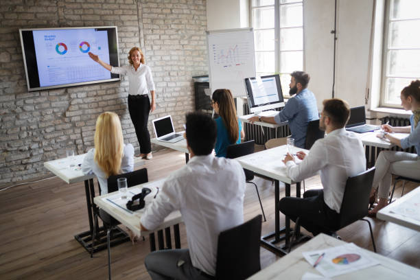 Lire la suite à propos de l’article Formation commerciale sans bac : développez vos compétences et performez